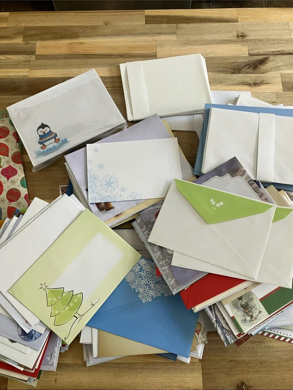 Bundle of 200 New/Unused Envelopes - Plain and Holiday Themed - Picture 1 of 4